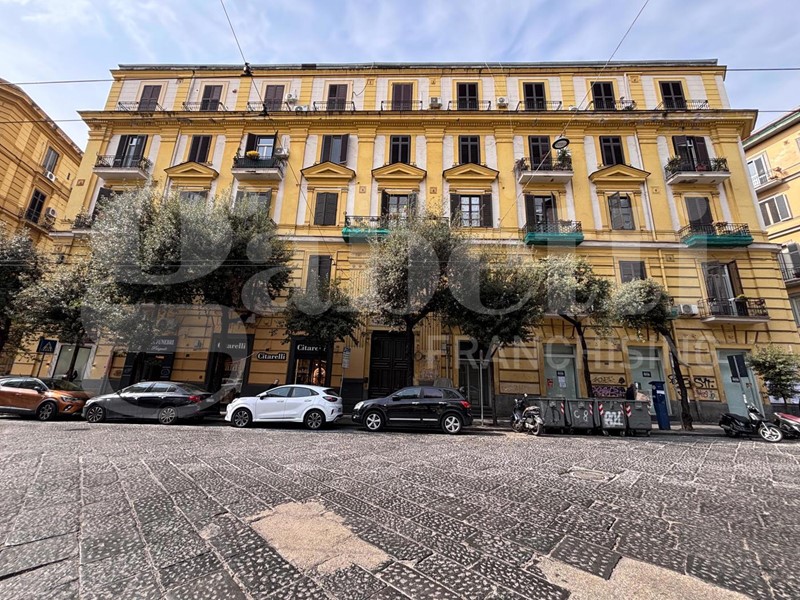 Appartamento in Vendita a Napoli, 430'000&euro;, 180 m²