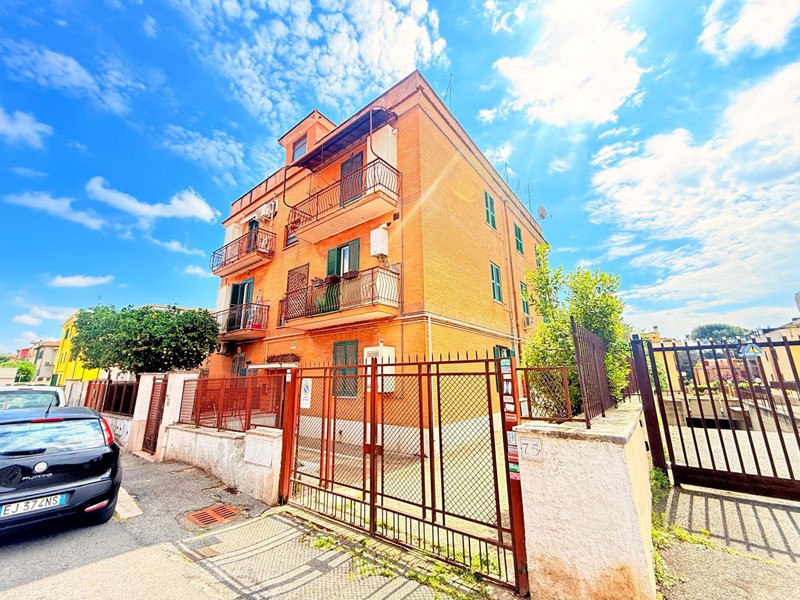 Monolocale in Vendita a Roma, 85'000&euro;, 40 m², con Box