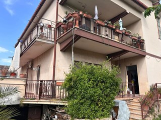 Quadrilocale in Vendita a Guidonia Montecelio, zona Collefiorito, 95'000&euro;, 100 m²