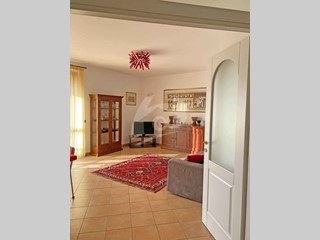 Trilocale in Affitto a Laveno Mombello, 950&euro;, 97 m², arredato, con Box