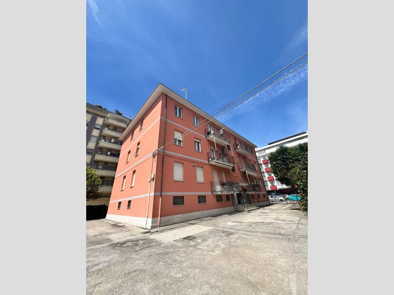 Appartamento in Vendita a Pescara, 269'000&euro;, 142 m², arredato, con Box