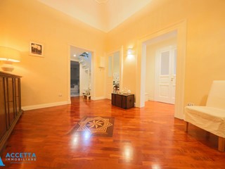 Quadrilocale in Vendita a Taranto, zona Borgo, 208'000&euro;, 152 m²
