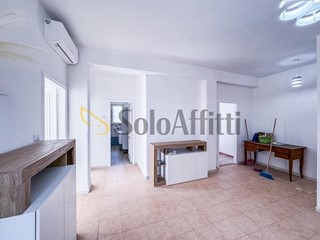 Trilocale in Affitto a Pozzuoli, 750&euro;, 85 m², arredato