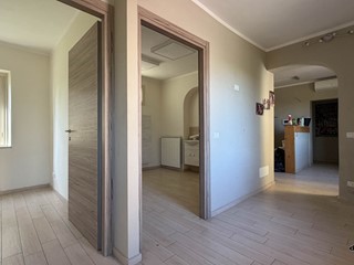 Appartamento in Vendita a Bassano Romano, 88'000&euro;, 97 m²