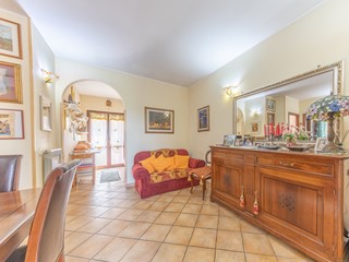 Trilocale in Vendita a Mentana, 150'000&euro;, 70 m², con Box