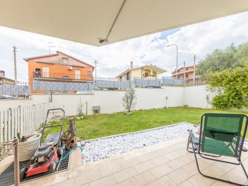 Trilocale in Vendita a Fonte Nuova, 259'000&euro;, 80 m², con Box