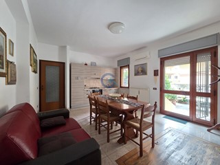 Quadrilocale in Affitto a Catanzaro, zona Catanzaro Lido, 2'400&euro;, 105 m², arredato