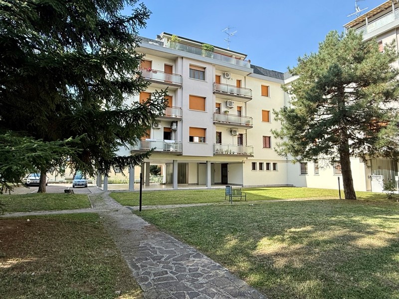 Quadrilocale in Vendita a Ozzano dell'Emilia, 225'000&euro;, 87 m², con Box