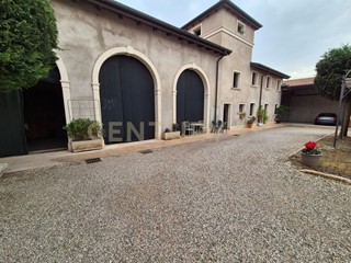 Appartamento in Vendita a Verona, 550'000&euro;, 315 m²