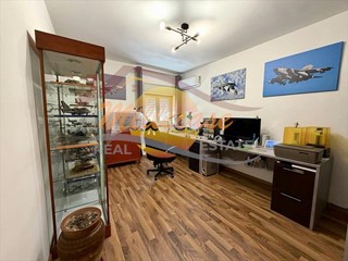 Trilocale in Vendita a Siracusa, zona Grottasanta - Tunisi, 120'000&euro;, 112 m², con Box