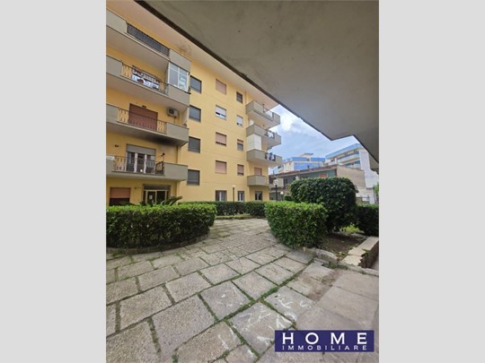 Trilocale in Vendita a Mondragone, 65'000&euro;, 80 m²