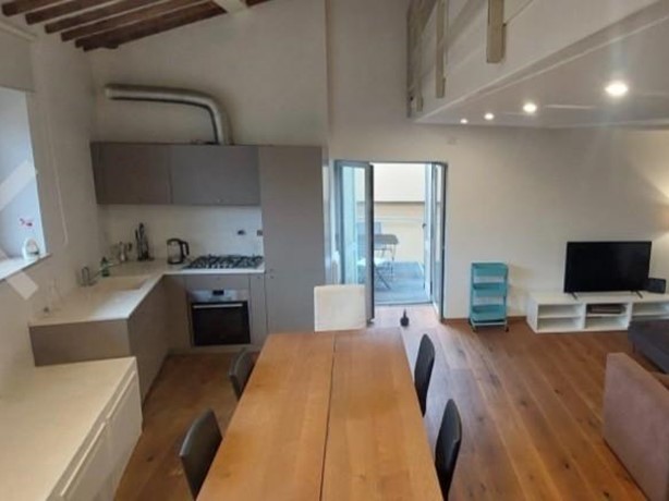 Bilocale in Vendita a Siena, 320'000&euro;, 80 m², arredato