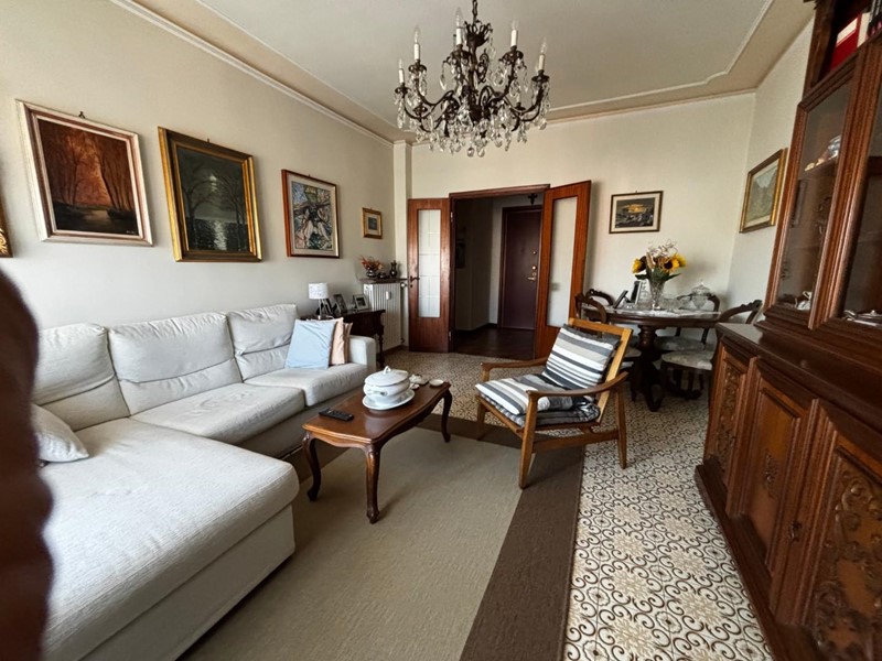 Appartamento in Vendita a Pisa, 285'000&euro;, 103 m², con Box