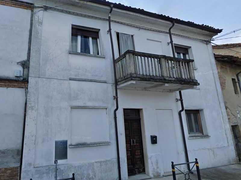 Quadrilocale in Vendita a Voghera, zona Oriolo, 33'525&euro;, 202 m², con Box