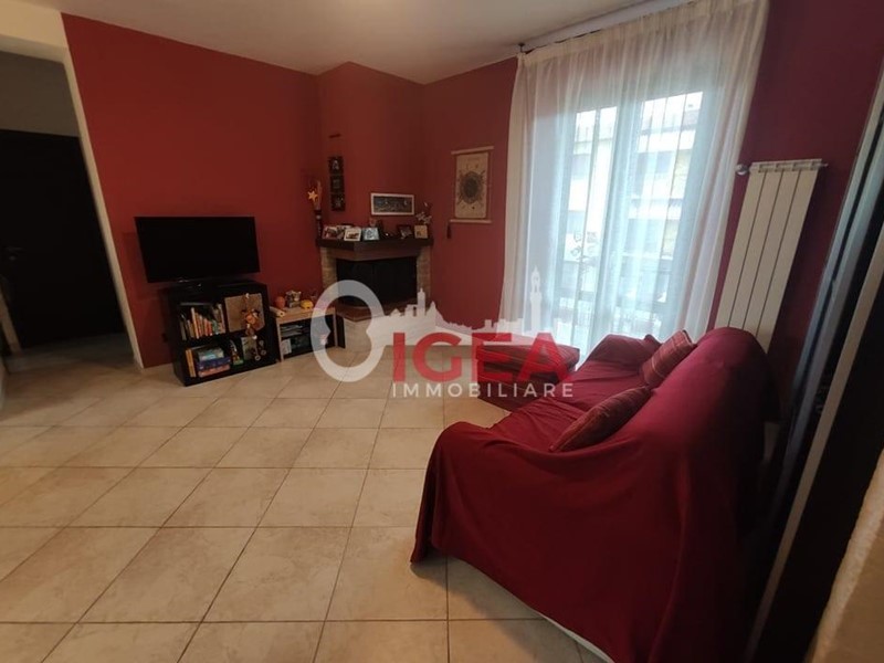 Appartamento in Vendita a Siena, zona Taverne D'arbia, 225'000&euro;, 97 m², arredato, con Box