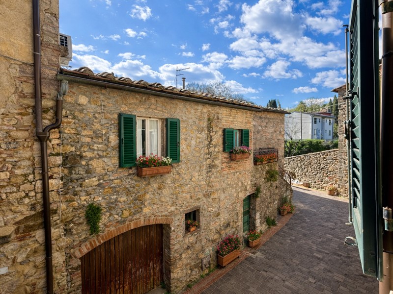 Appartamento in Vendita a Lajatico, zona Orciatico, 78'000&euro;, 148 m²