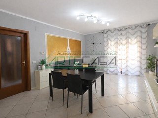 Trilocale in Vendita a Calcinaia, zona Fornacette, 129'000&euro;, 70 m², con Box