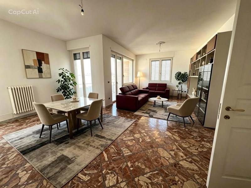 Appartamento in Vendita a Lecce, 565'000&euro;, 240 m², arredato, con Box
