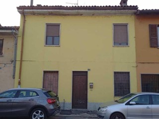 Appartamento in Vendita a Belgioioso, 42'000&euro;, 170 m², con Box