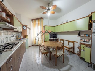 Appartamento in Vendita a Pomarance, 90'000&euro;, 144 m², arredato, con Box