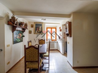 Trilocale in Vendita a Castelnuovo di Val di Cecina, 26'000&euro;, 50 m², arredato