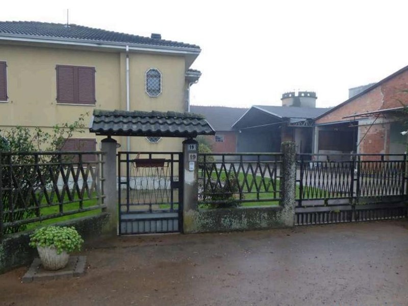 Trilocale in Vendita a Alessandria, zona Mandrogne, 33'375&euro;, 93 m²