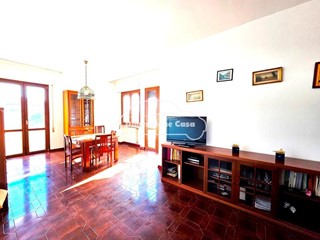 Appartamento in Vendita a Capannori, zona Lunata, 190'000&euro;, 131 m², con Box