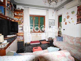 Appartamento in Vendita a Lucca, zona Sant'Anna, 250'000&euro;, 120 m², con Box