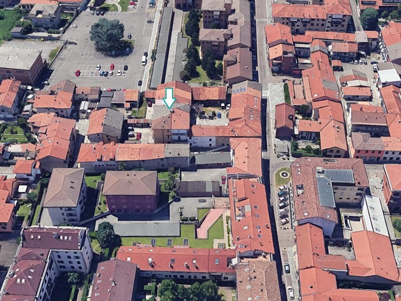 Quadrilocale in Vendita a Solaro, 45'900&euro;, 167 m²