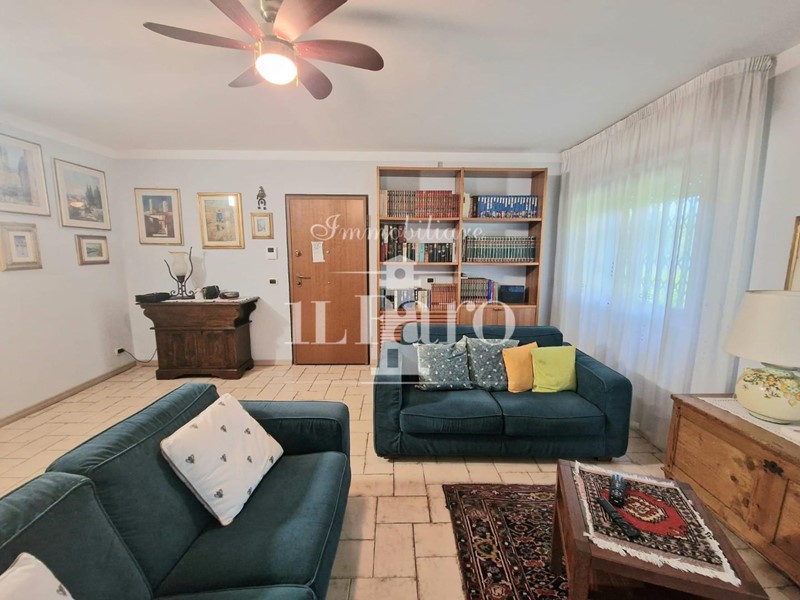 Appartamento in Vendita a Firenze, zona Brozzi, 295'000&euro;, 110 m², con Box