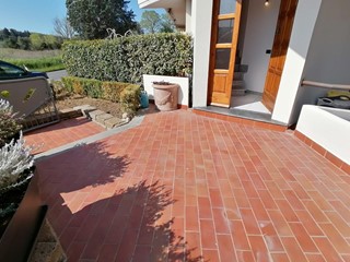 Appartamento in Vendita a Empoli, zona Villanuova, 320'000&euro;, 104 m², con Box