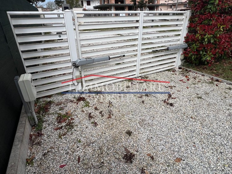 Appartamento in Vendita a Montignoso, zona Cinquale, 880'000&euro;, 90 m², arredato