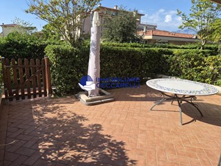 Bilocale in Affitto a Massa, zona Ronchi, 3'300&euro;, 50 m², arredato
