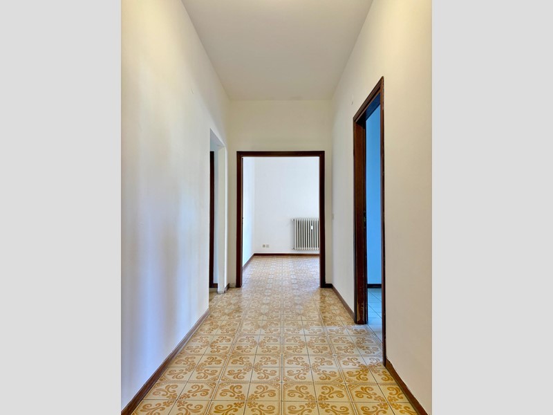 Quadrilocale in Vendita a Cascina, 150'000&euro;, 100 m², con Box