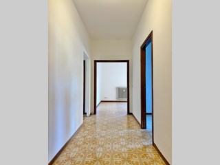 Quadrilocale in Vendita a Cascina, 150'000&euro;, 100 m², con Box