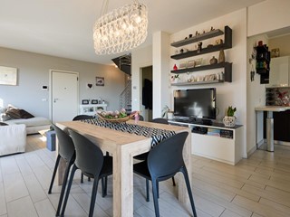 Attico in Vendita a Empoli, 435'000&euro;, 110 m², con Box