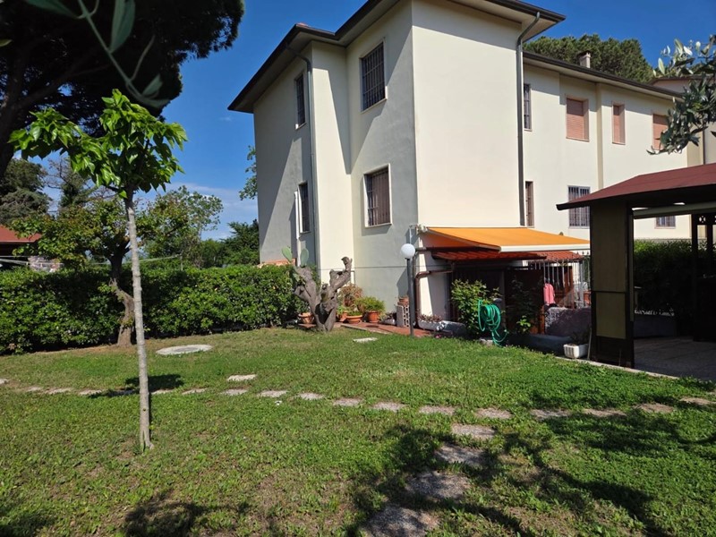 Trilocale in Vendita a Rosignano Marittimo, zona Vada, 218'000&euro;, 70 m², arredato, con Box