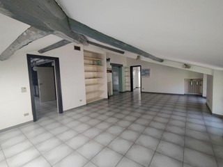 Attico in Vendita a Massa, 220'000&euro;, 180 m², arredato