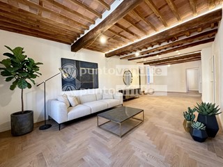 Appartamento in Vendita a Lucca, 695'000&euro;, 185 m²