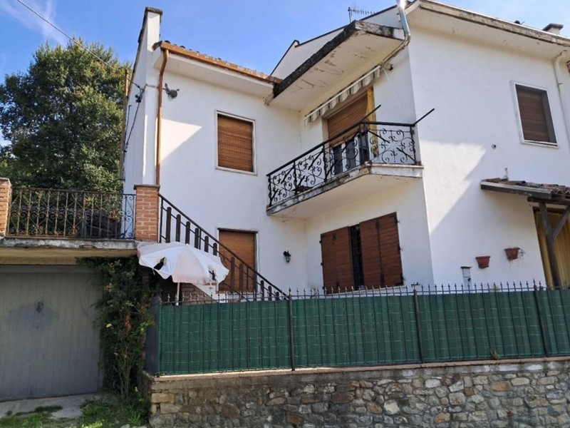 Appartamento in Vendita a Godiasco Salice Terme, 256 m², con Box