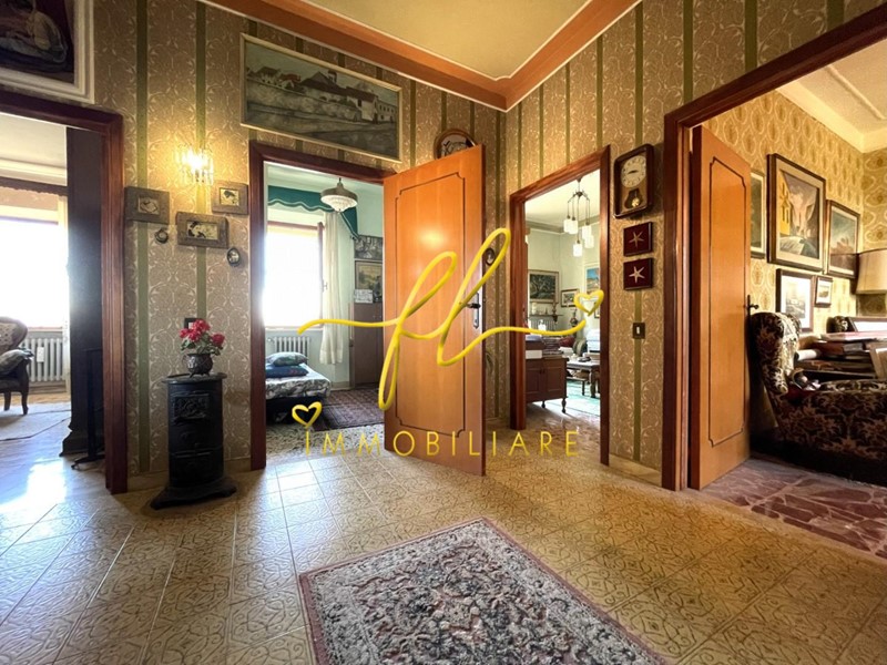 Appartamento in Vendita a Pomarance, 130'000&euro;, 127 m², con Box