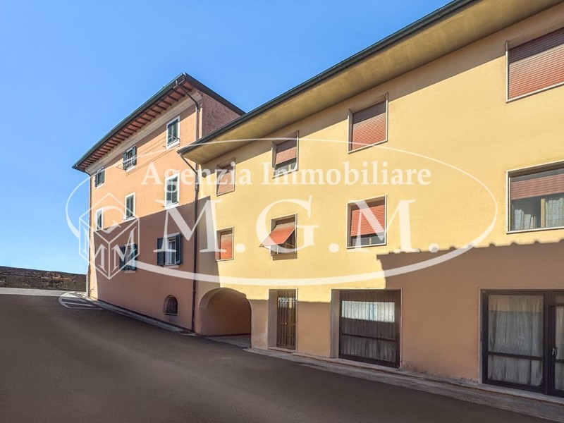 Quadrilocale in Vendita a Calcinaia, 130'000&euro;, 90 m², con Box