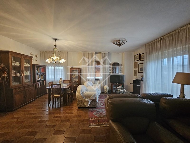 Appartamento in Vendita a Massa, 199'000&euro;, 97 m²