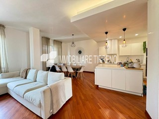 Trilocale in Vendita a Massa, zona Marina di Massa, 270'000&euro;, 89 m², arredato