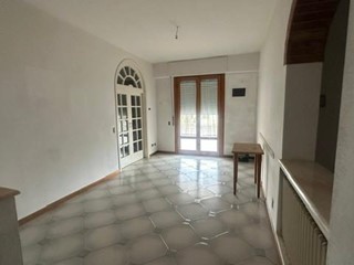 Appartamento in Affitto a Empoli, 1'000&euro;, 120 m², arredato, con Box