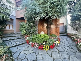 Appartamento in Vendita a Solbiate Olona, 210'000&euro;, 250 m², con Box
