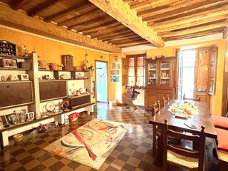Appartamento in Vendita a Lucca, zona Ponte a Moriano, 105'000&euro;, 105 m²
