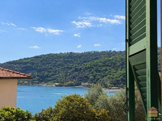 Appartamento in Vendita a Portovenere, 420'000&euro;, 86 m², arredato