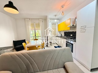 Quadrilocale in Affitto a Massa, zona Ricortola, 1'300&euro;, 80 m², arredato