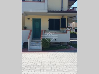 Quadrilocale in Affitto a Massa, 1'100&euro;, 90 m², arredato